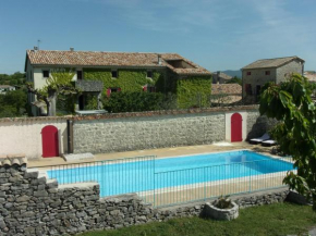 Gîtes la FENIERE, 105 m2, 3 ch, charme, calme et nature, piscine chauffée, sud Ardèche